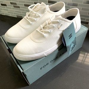 TOMS Women's Size 7 CARMEL White Canvas SNEAKERS